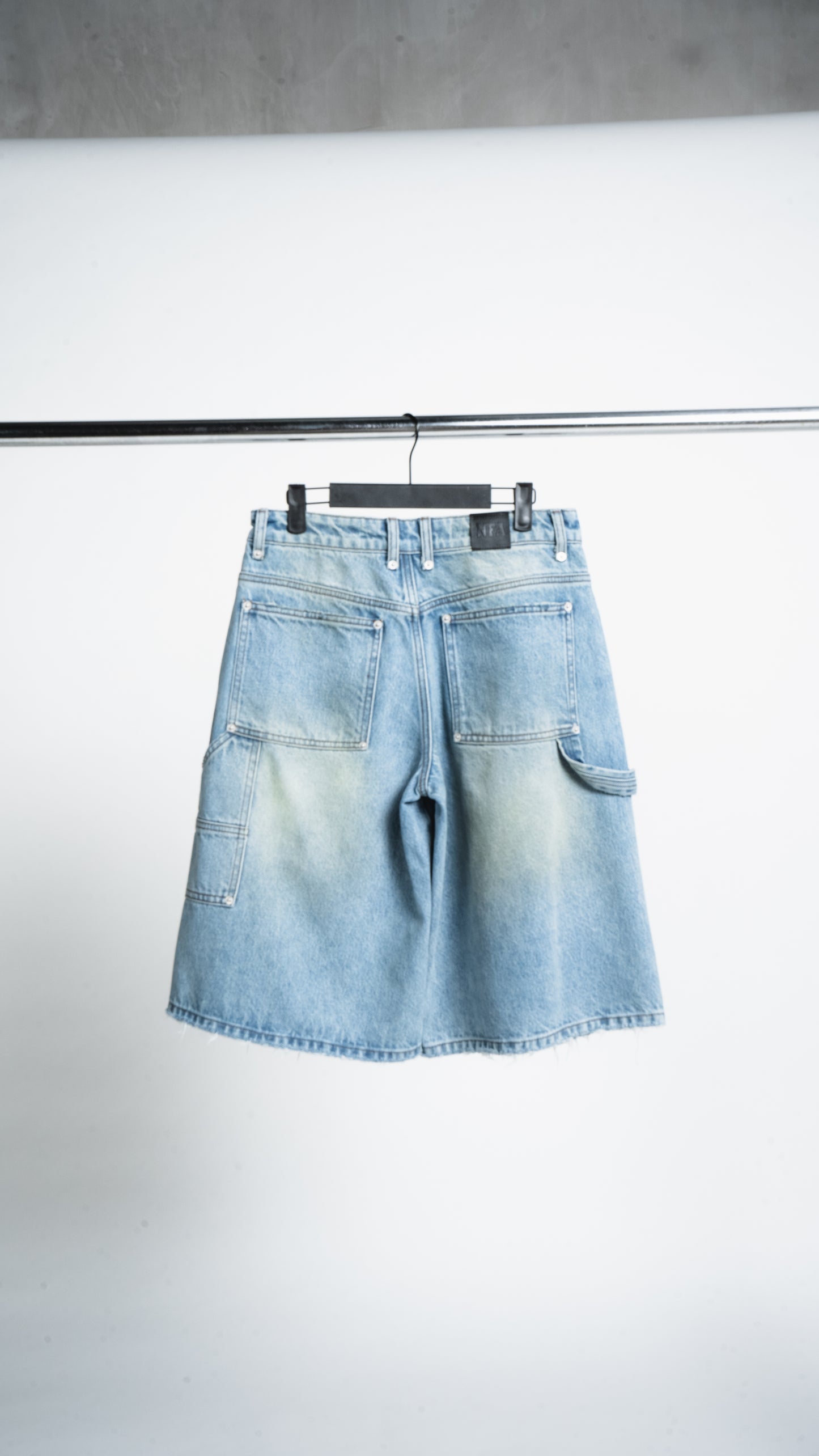PANELED DENIM SHORT WASHED BLUE