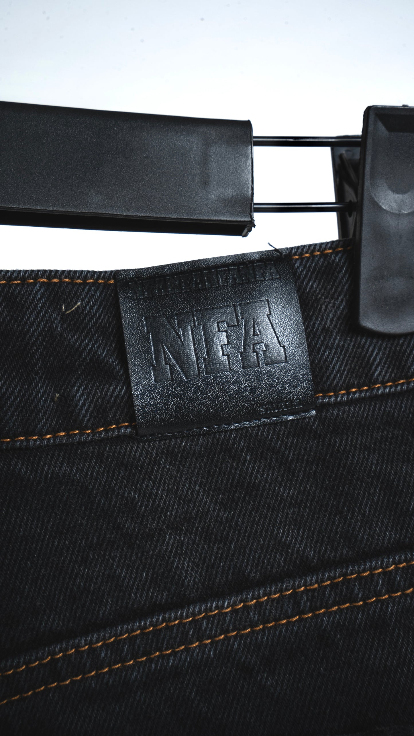 PANELED DENIM SHORT WASHED BLACK