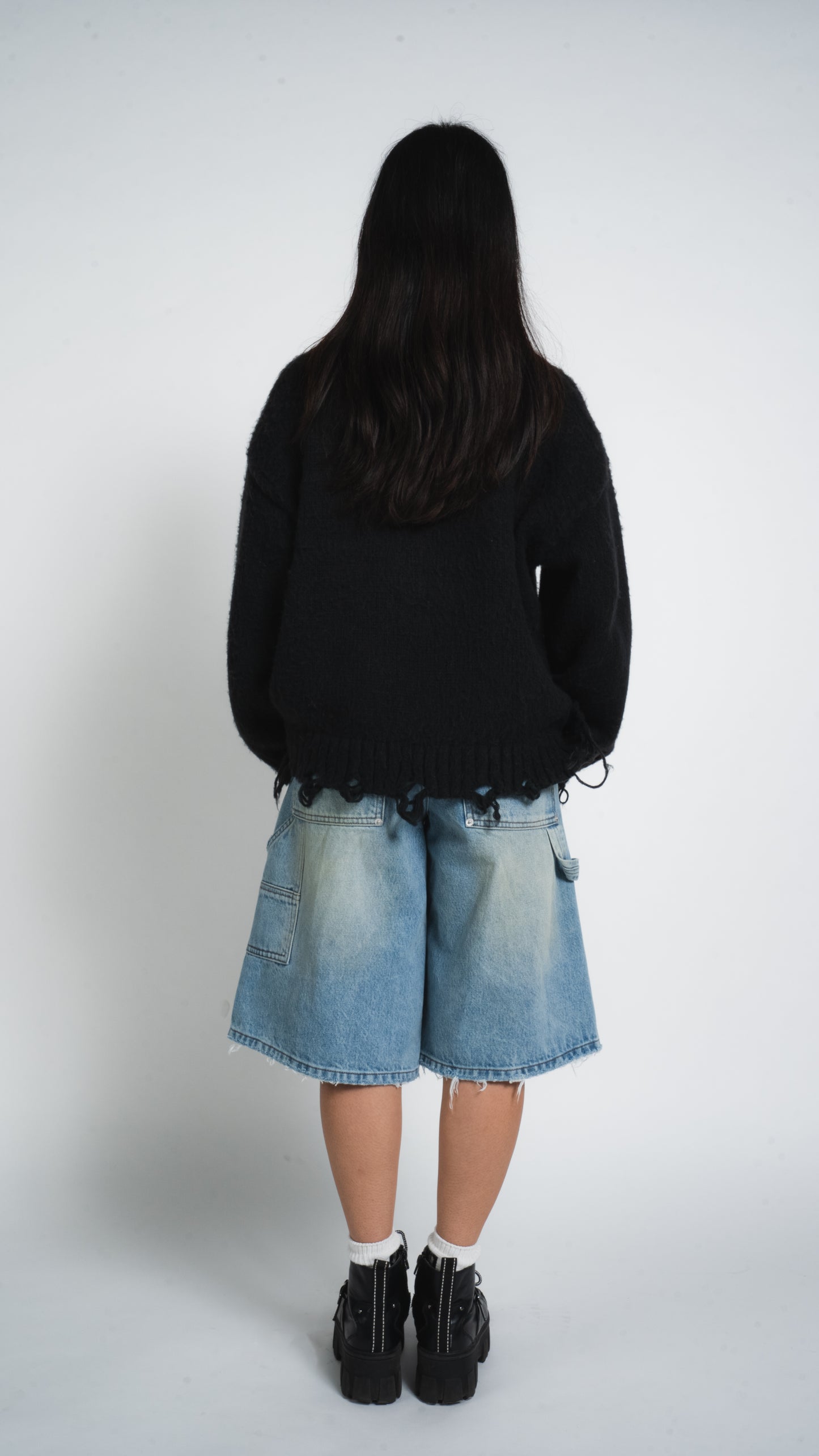 BLACK DISTRESSED SWEATER
