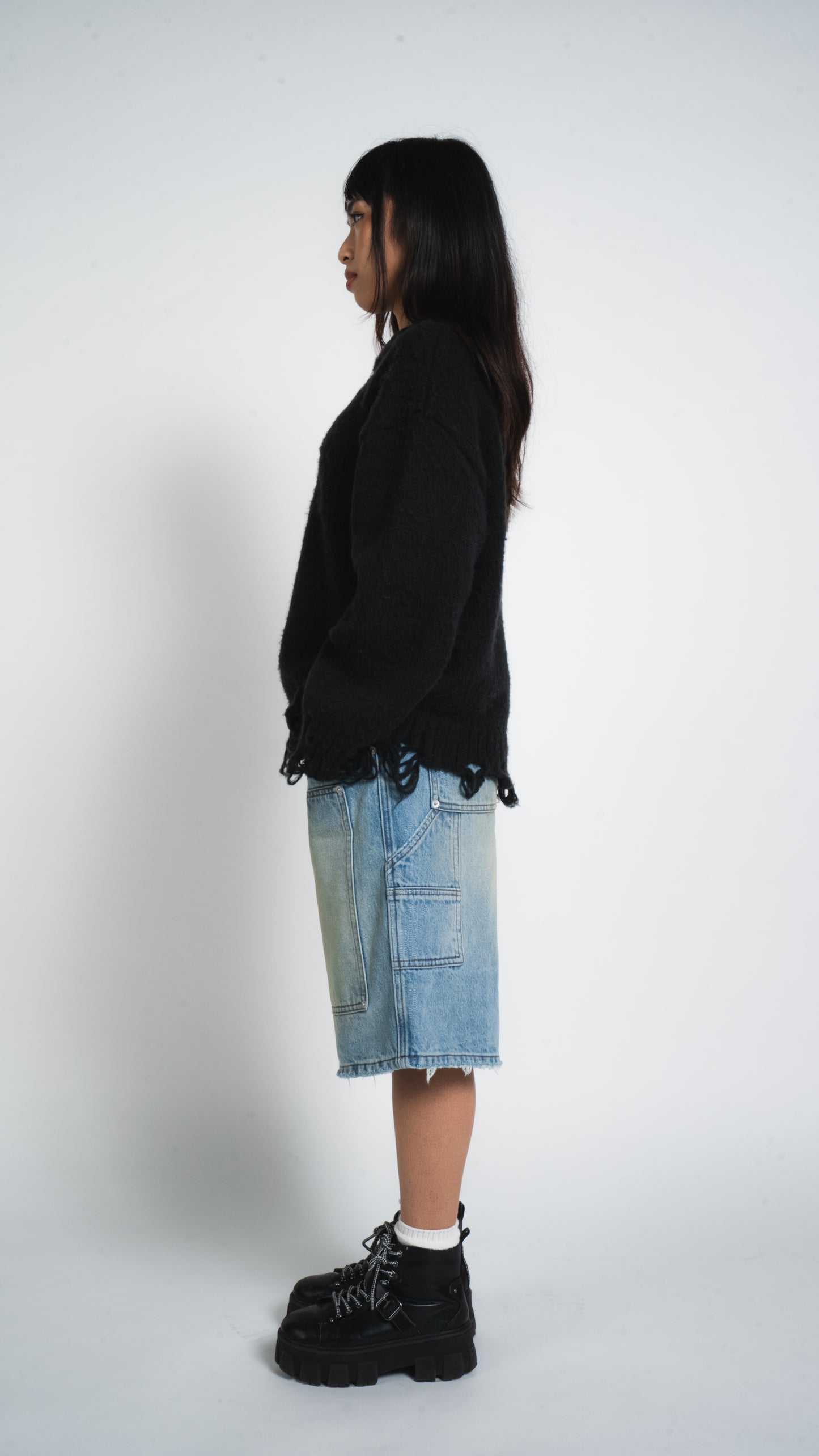 BLACK DISTRESSED SWEATER