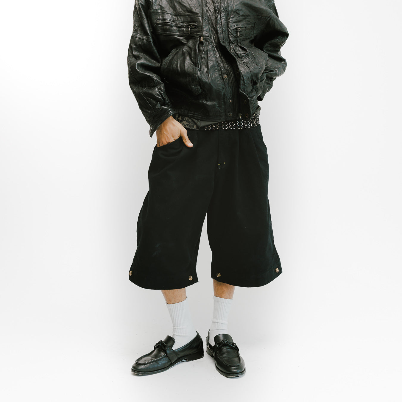 BUTTON CUFF SHORT BLACK